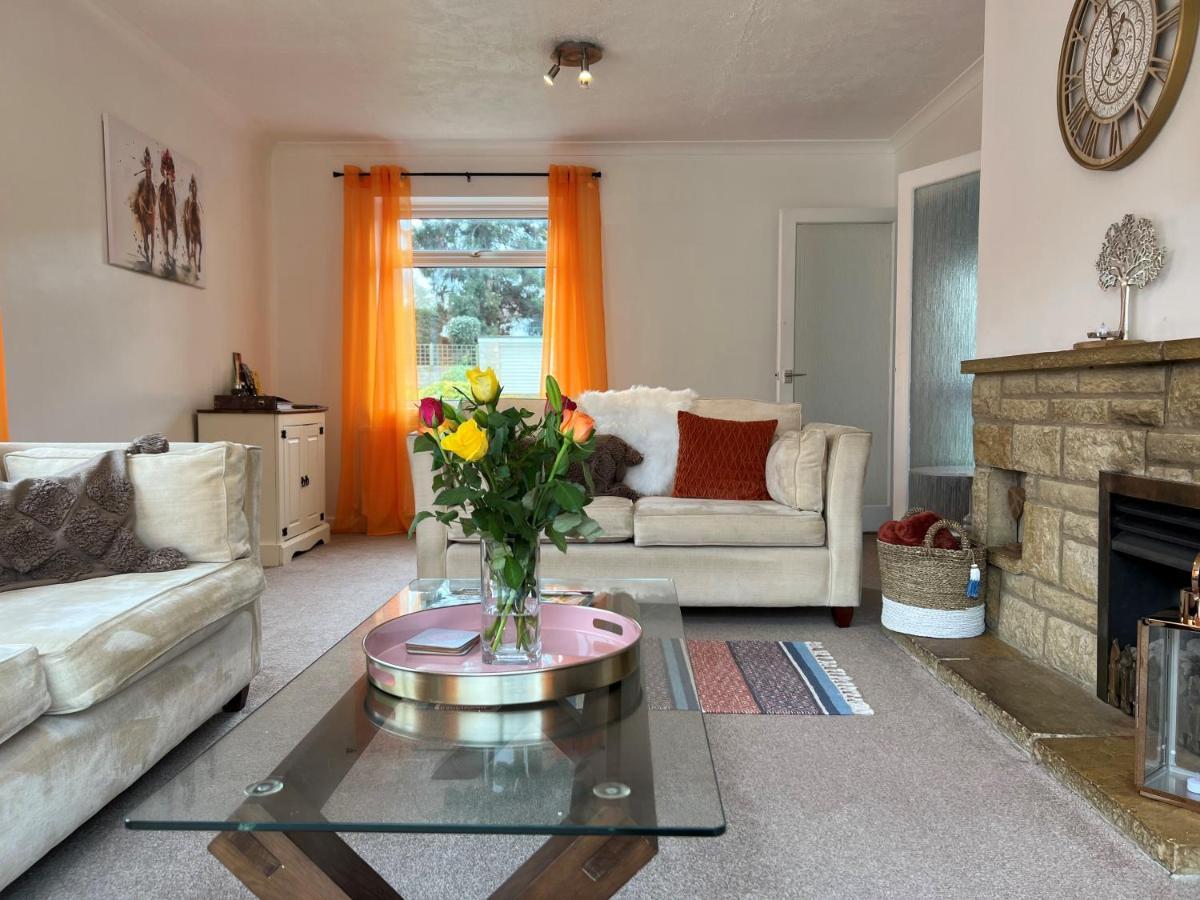 Charming 4-bed House In Free Parking Holiday home Cheltenham