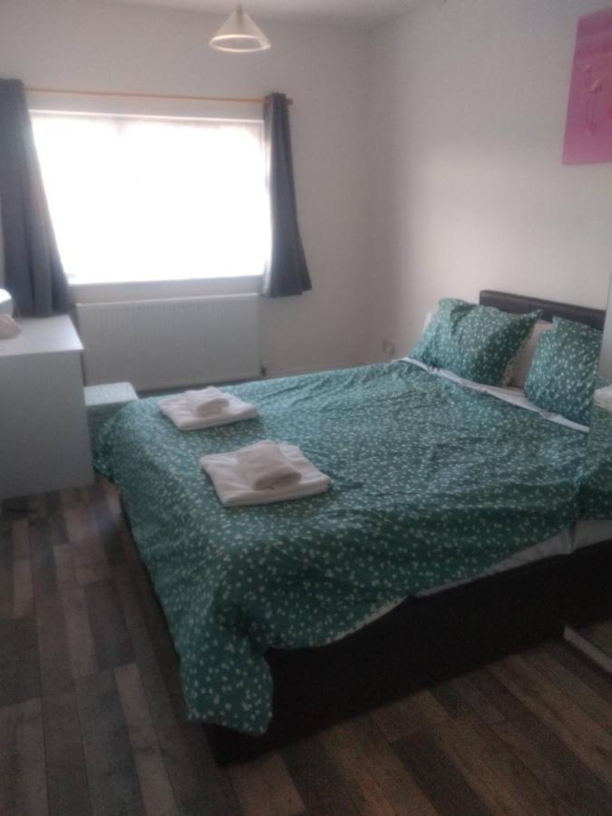 Holiday home - 3 Bedroom, Parking, Disneyplus Cheltenham