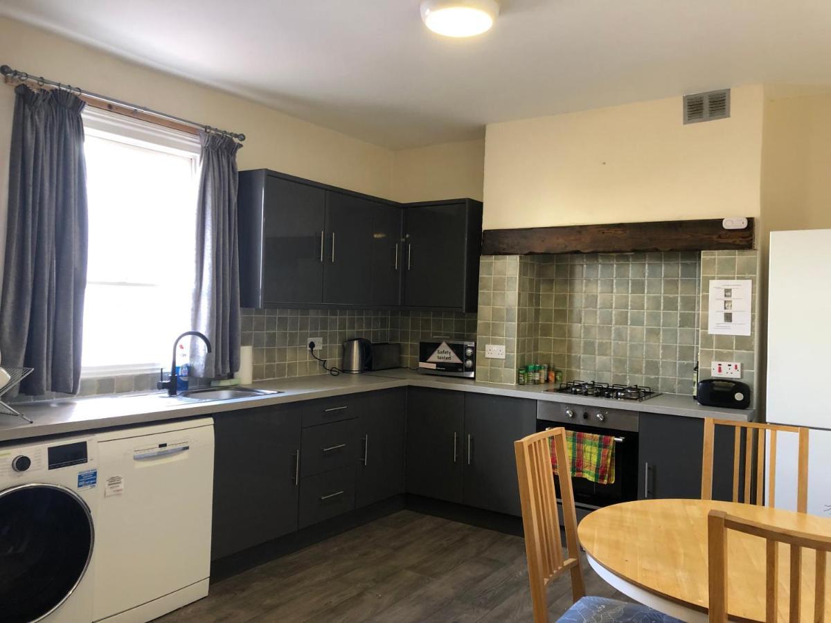 Comfortable Modern Home, Town Centre, Free Parking, Ensuite B * Cheltenham