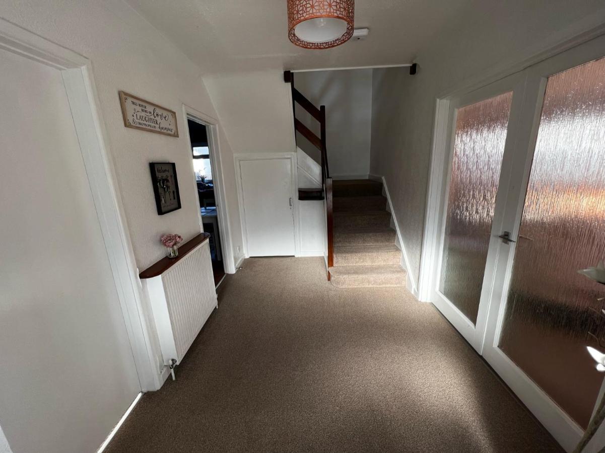 Charming 4-bed House In Free Parking Holiday home *