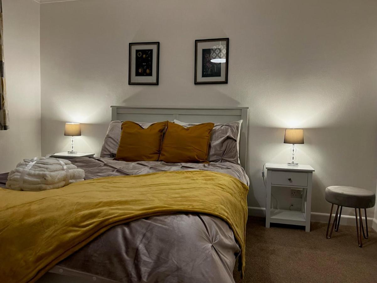 Holiday home Charming 4-bed House In Free Parking *