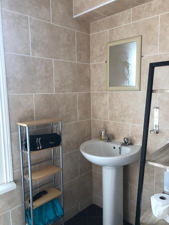 Comfortable Away From Home, Town Centre, Free Parking,multiple Homestay *