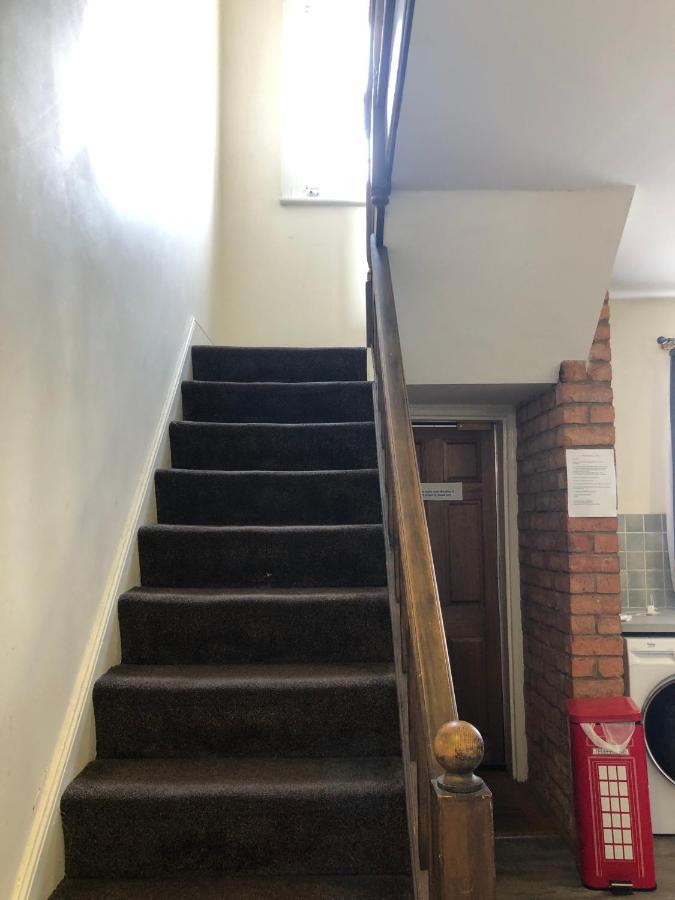 Comfortable Away From Home, Town Centre, Free Parking,multiple Homestay *
