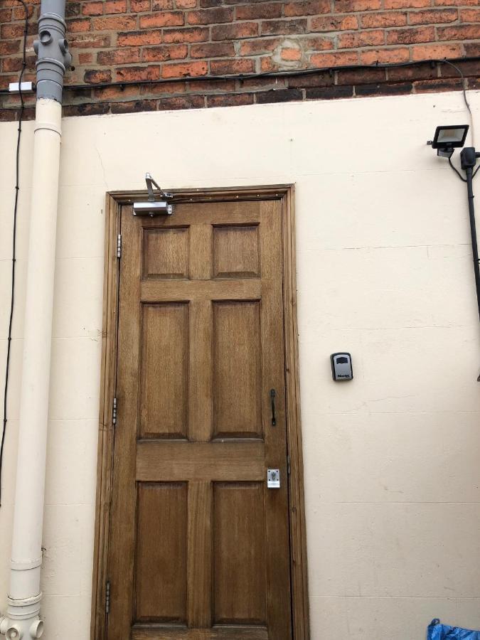 Comfortable Modern Home, Town Centre, Free Parking, Ensuite B * Cheltenham