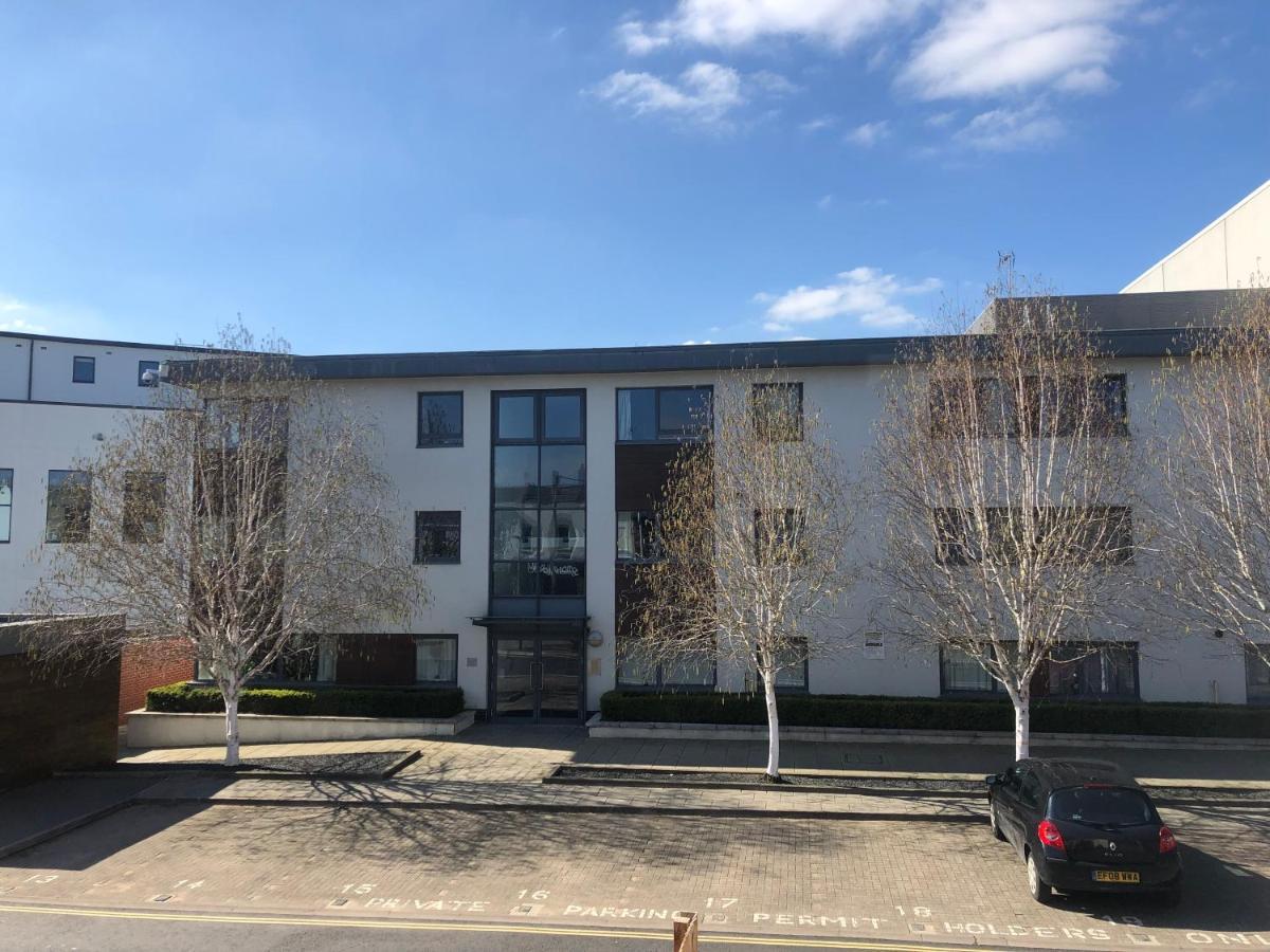 Comfortable Away From Home, Town Centre, Free Parking,multiple Homestay Cheltenham