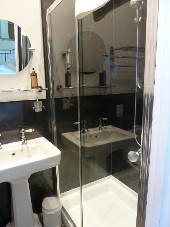 Butlers Guest house Cheltenham