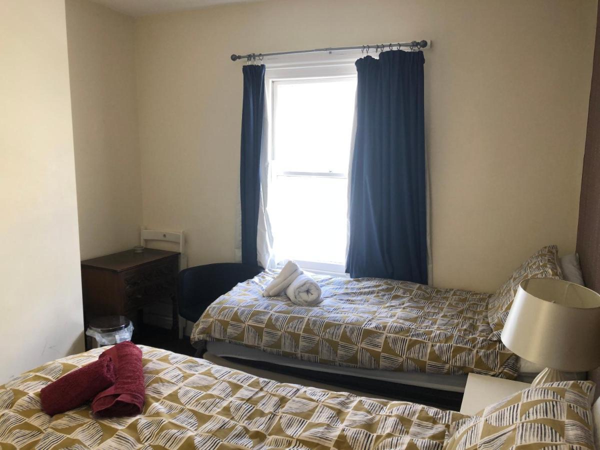 Homestay Comfortable Away From Home, Town Centre, Free Parking,multiple *