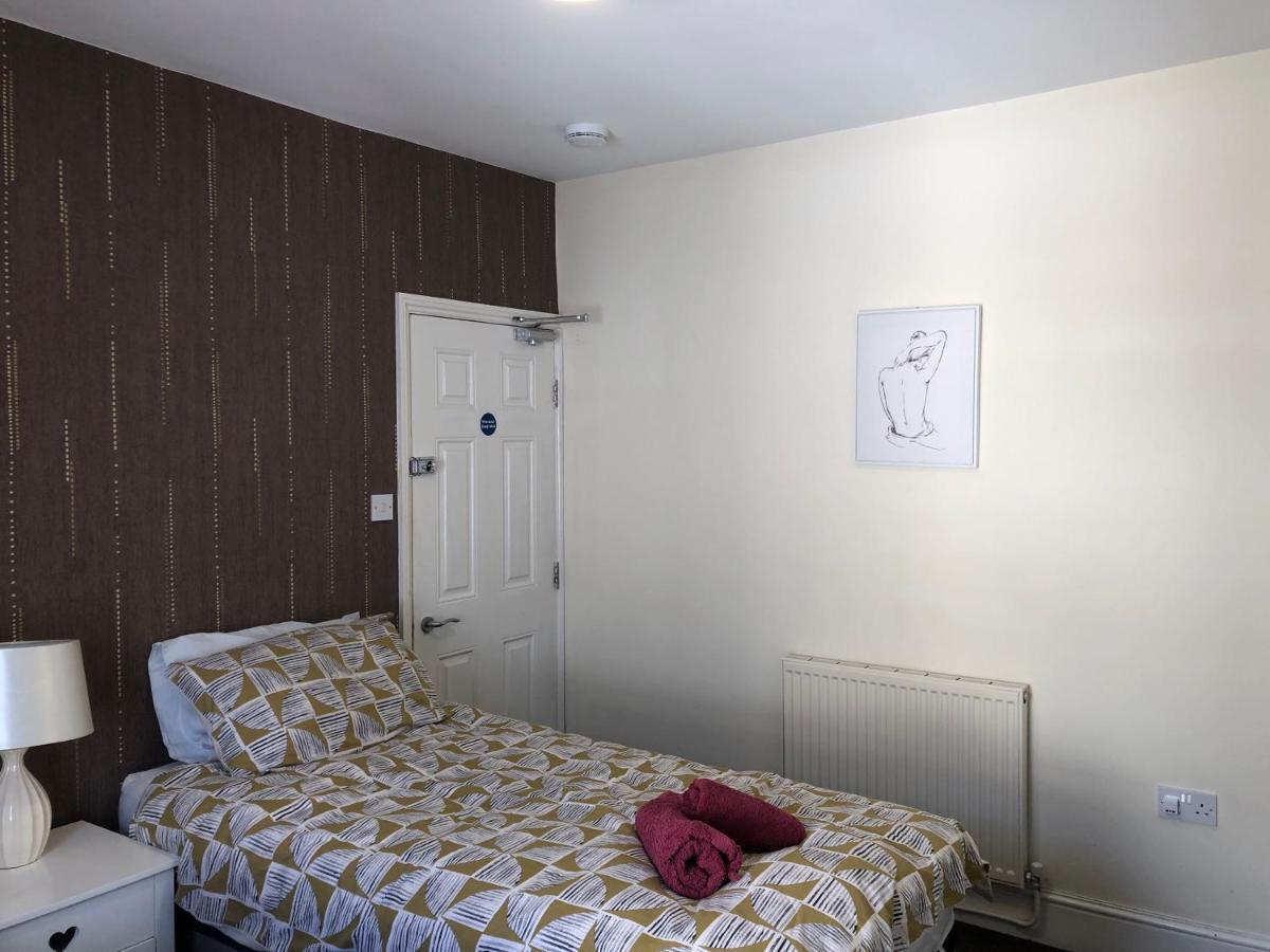 Comfortable Away From Home, Town Centre, Free Parking,multiple Homestay
