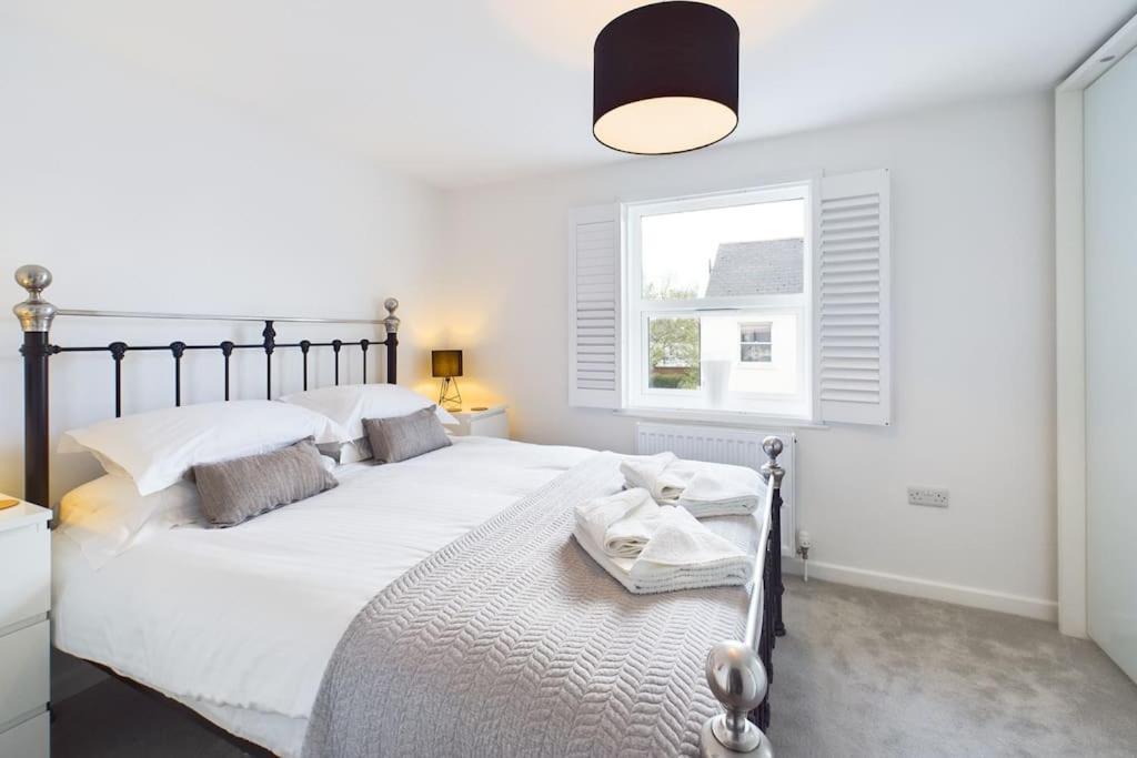 The Snug Cosy Good Wi-fi * Cheltenham