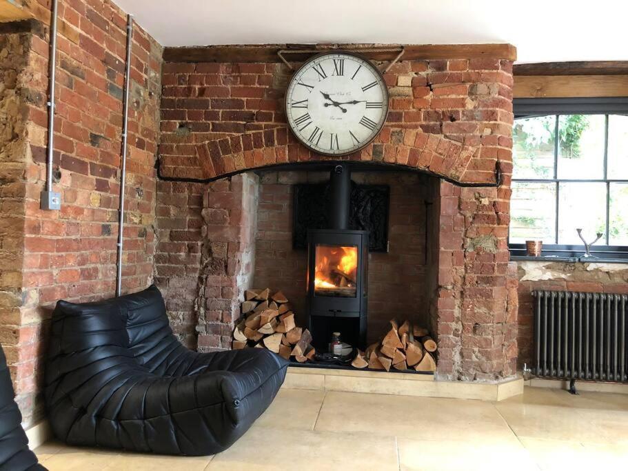 Apartment Lavish At Montpellier Gardens