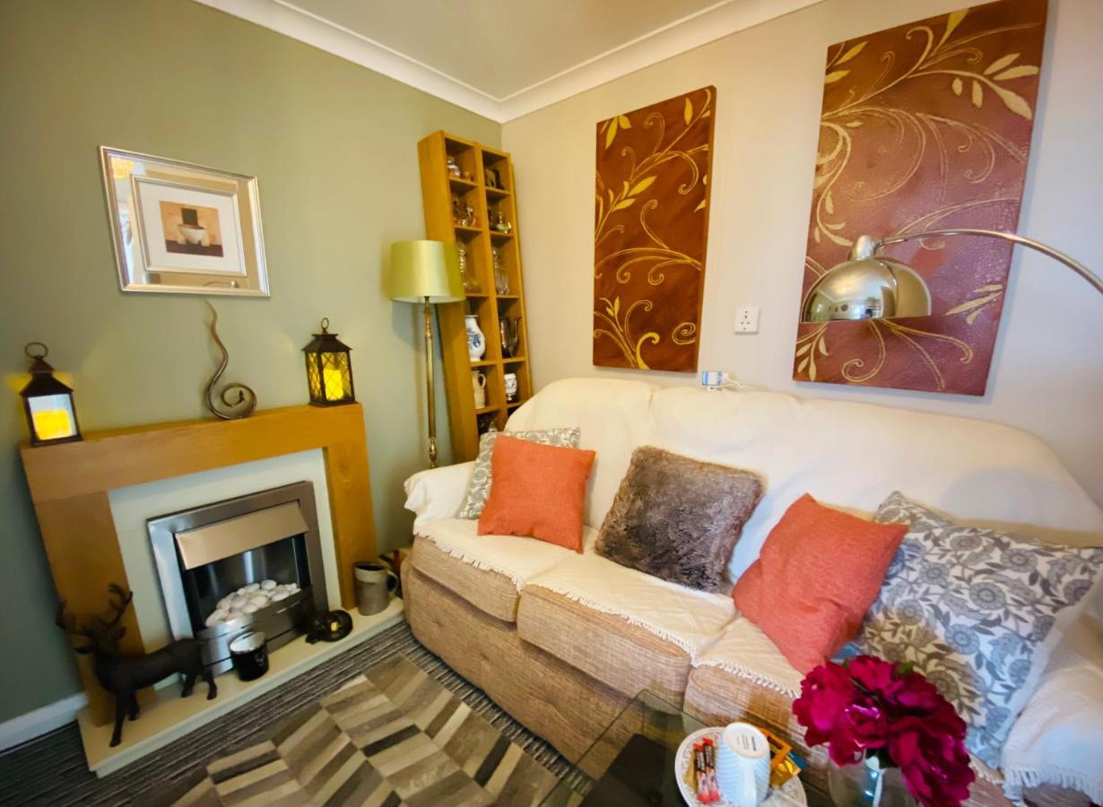 A Single-bed With A Guest Lounge Homestay
