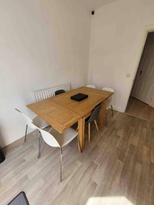 Casa de férias 5 Bed Modern Town Centre