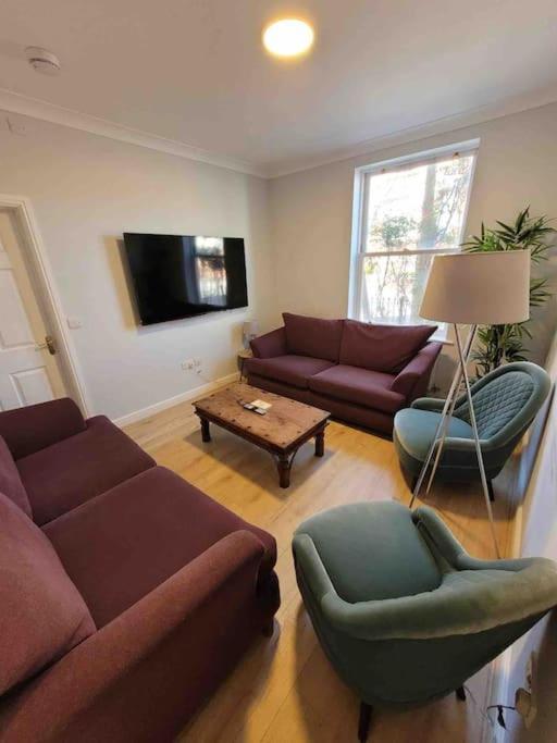 5 Bed Modern Town Centre * Cheltenham
