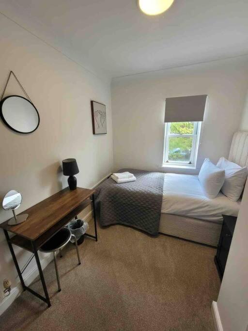 5 Bed Modern Town Centre *
