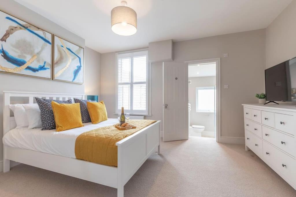 Stunning 5 Bed 4 Bath Period * Cheltenham