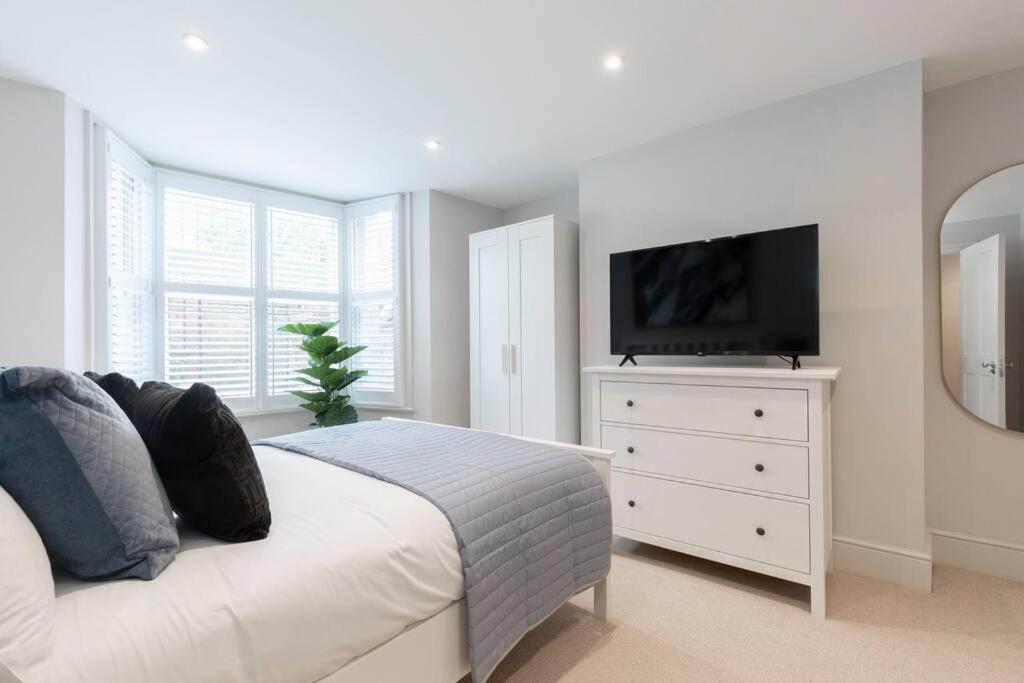 Stunning 5 Bed 4 Bath Period Holiday home *