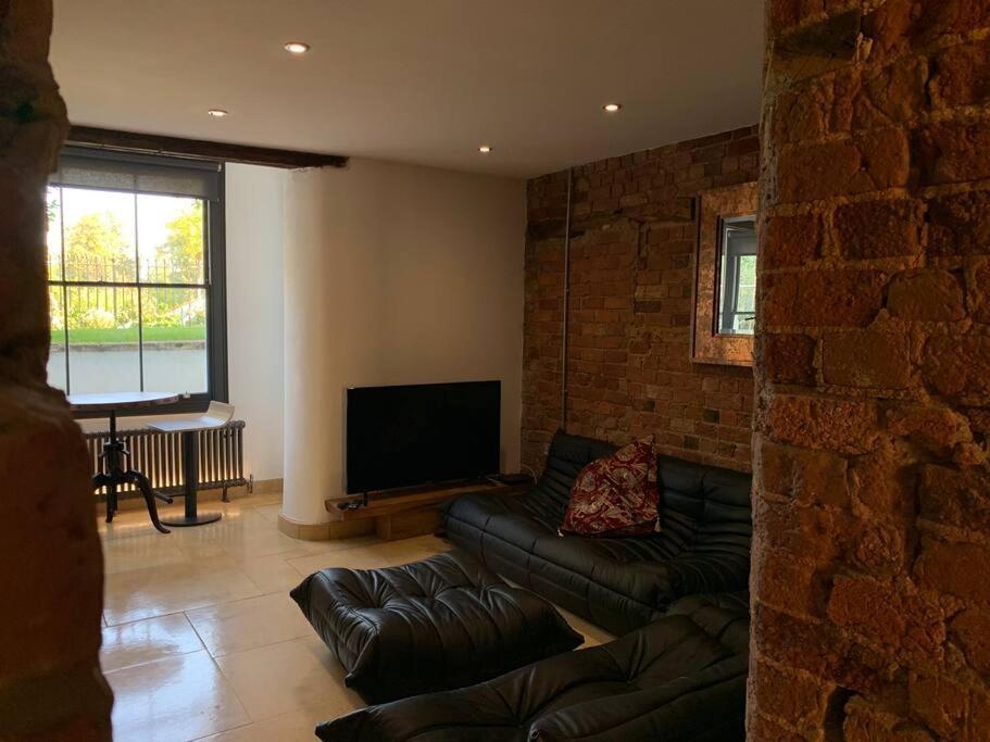 Lavish At Montpellier Gardens *