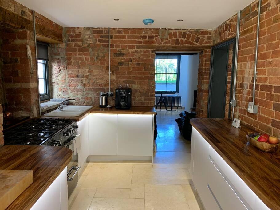 Lavish At Montpellier Gardens Apartment