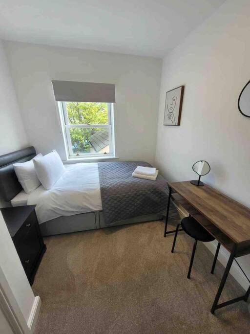 5 Bed Modern Town Centre