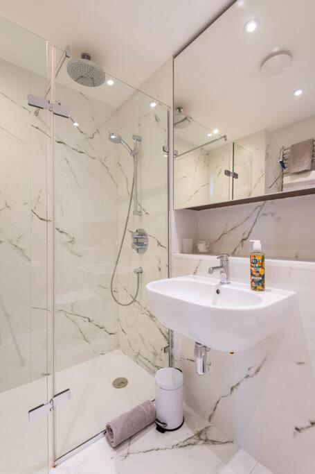 Apartment No 10 *