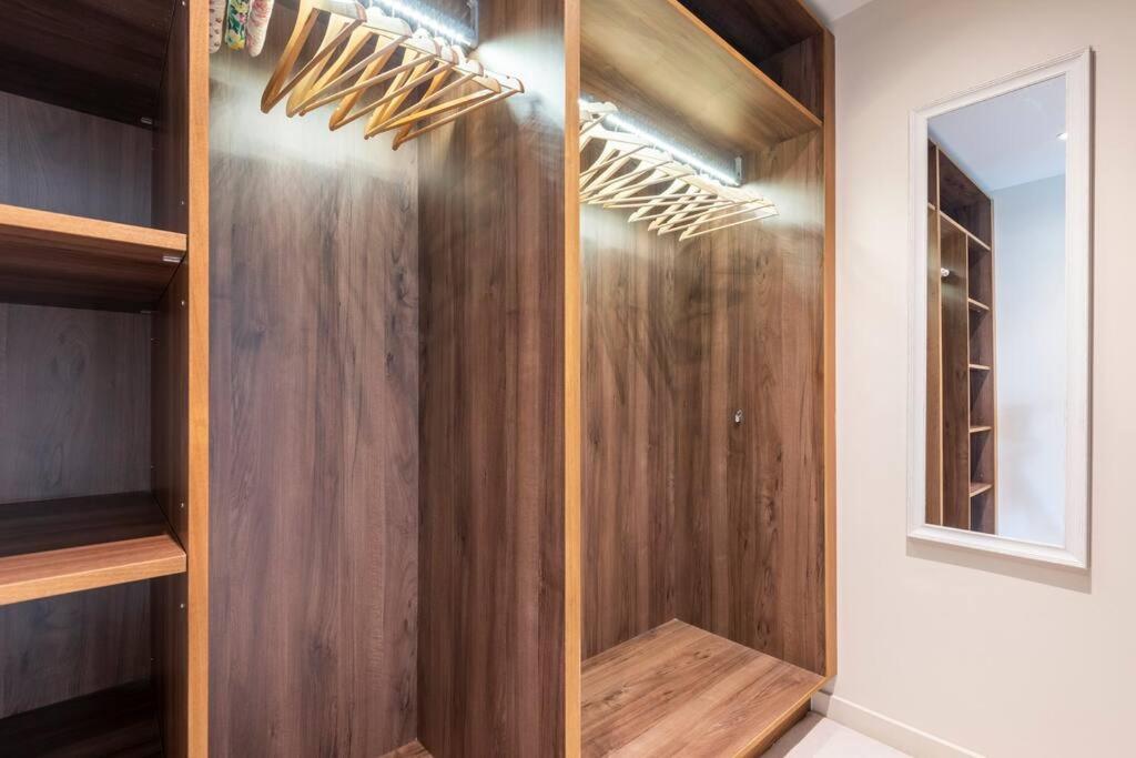 Apartment No 10 *