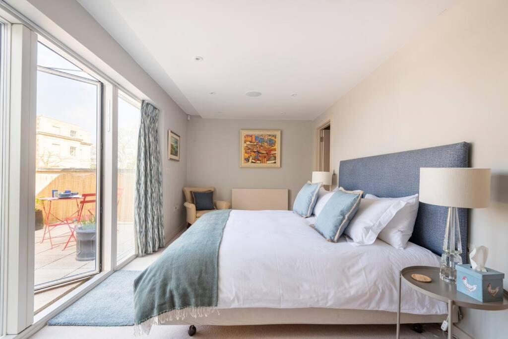 No 10 * Cheltenham
