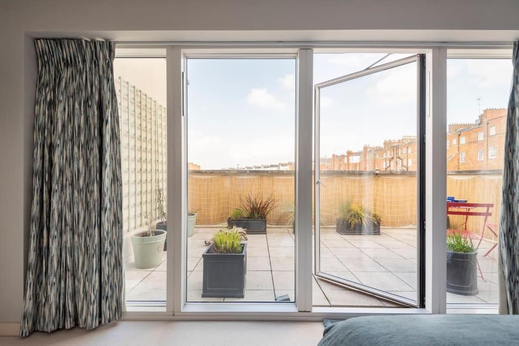 Apartment No 10 *