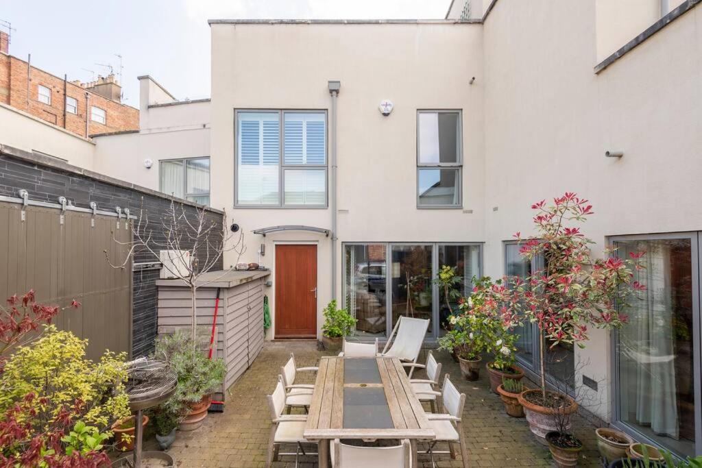 Apartment No 10 Cheltenham