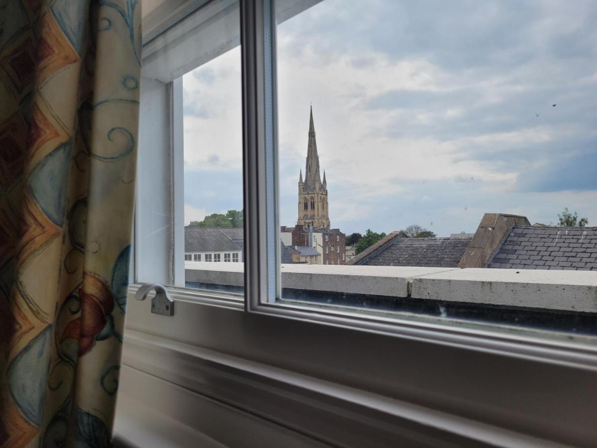 Near High Street Apartment Cheltenham