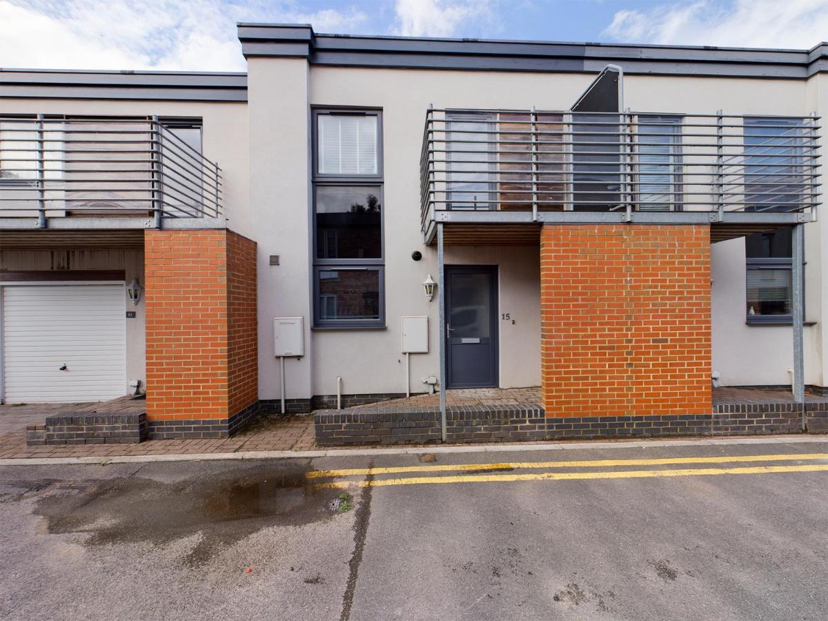 Holiday home Hidden Gem Free Parking Wi -fi Courtyard *