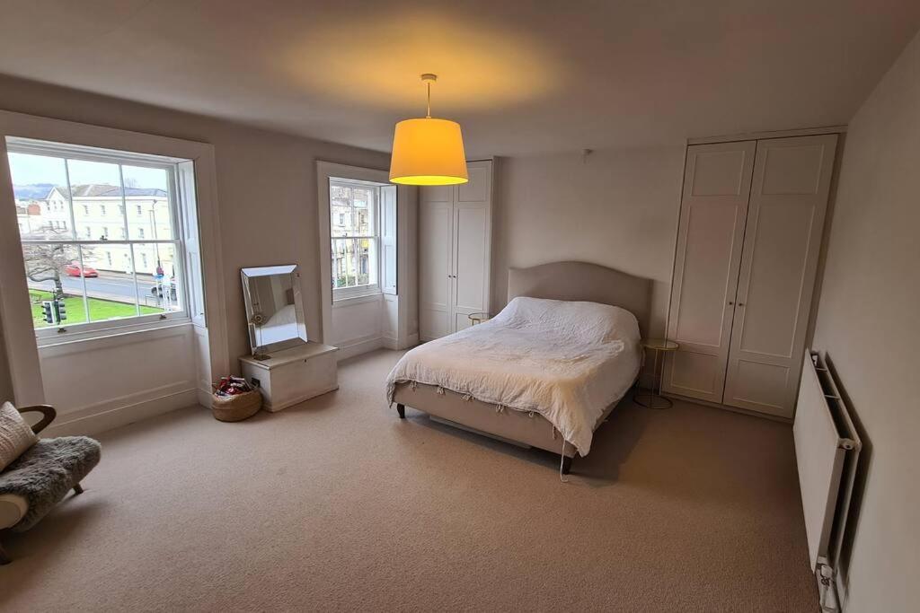 Townhouse - 3/4 Bed Cheltenham