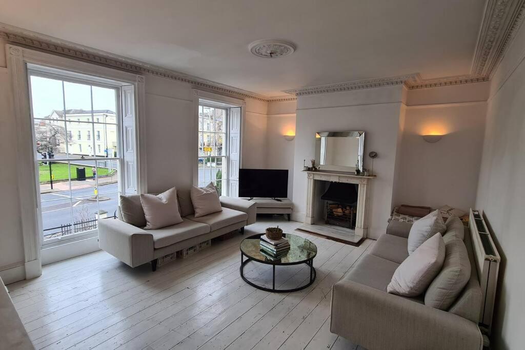 Townhouse - 3/4 Bed *