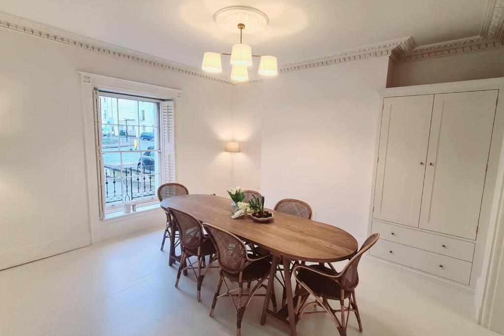 Townhouse - 3/4 Bed * Cheltenham