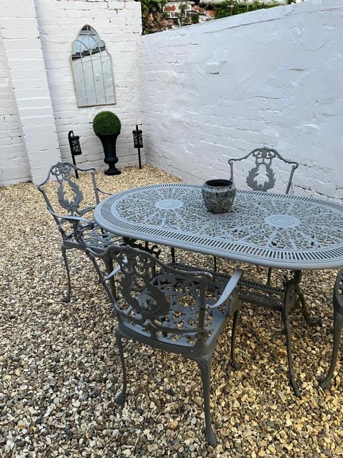 The Lily Pad - Townhouse, A Short Walk To Town Center And Racecourse Holiday home