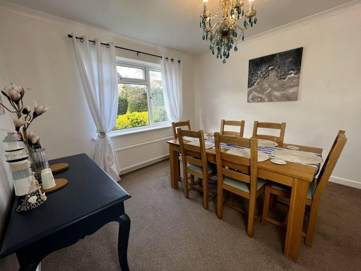 Charming 4-bed House In Free Parking * Cheltenham