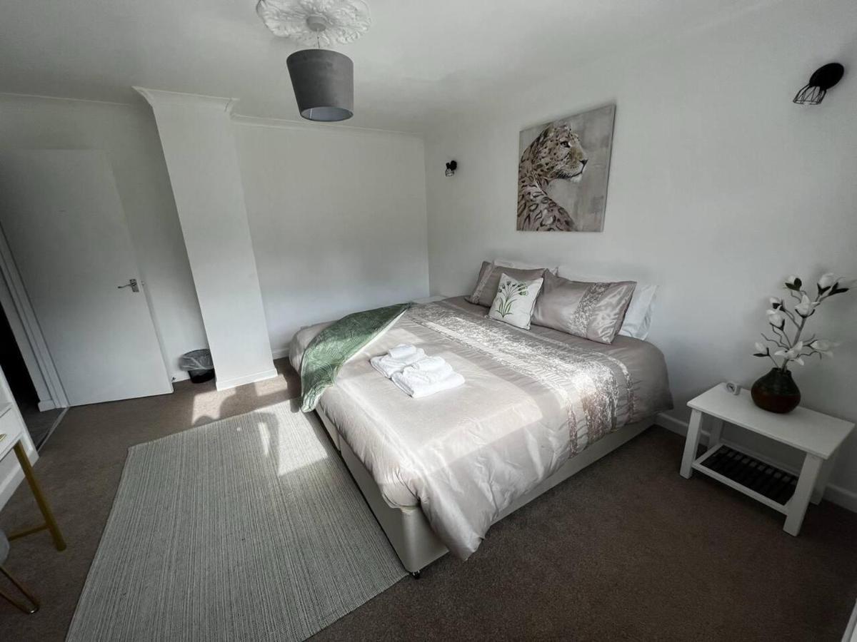 Charming 4-bed House In Free Parking Holiday home *