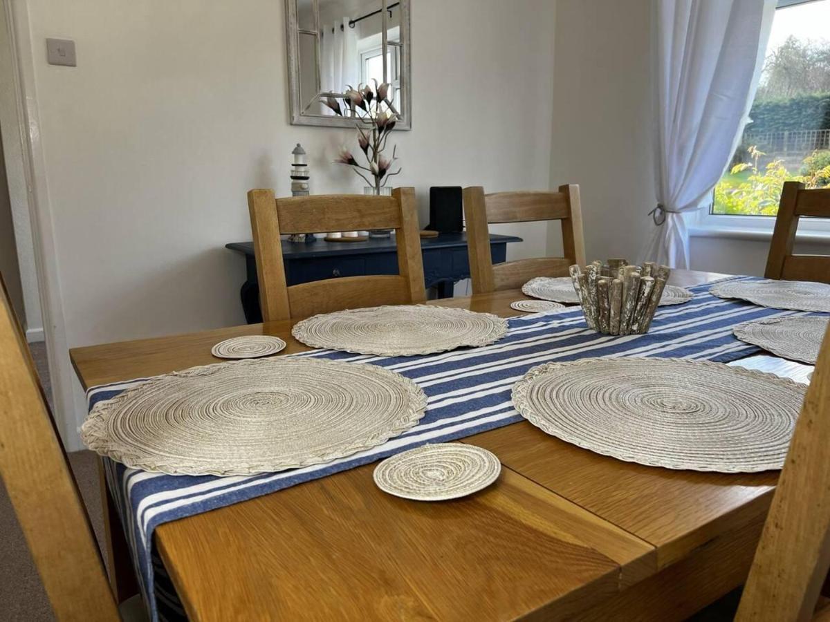 Charming 4-bed House In Free Parking