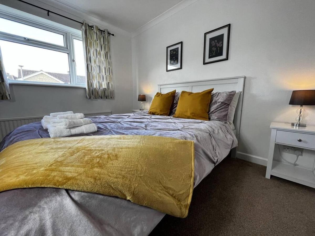 Holiday home Charming 4-bed House In Free Parking