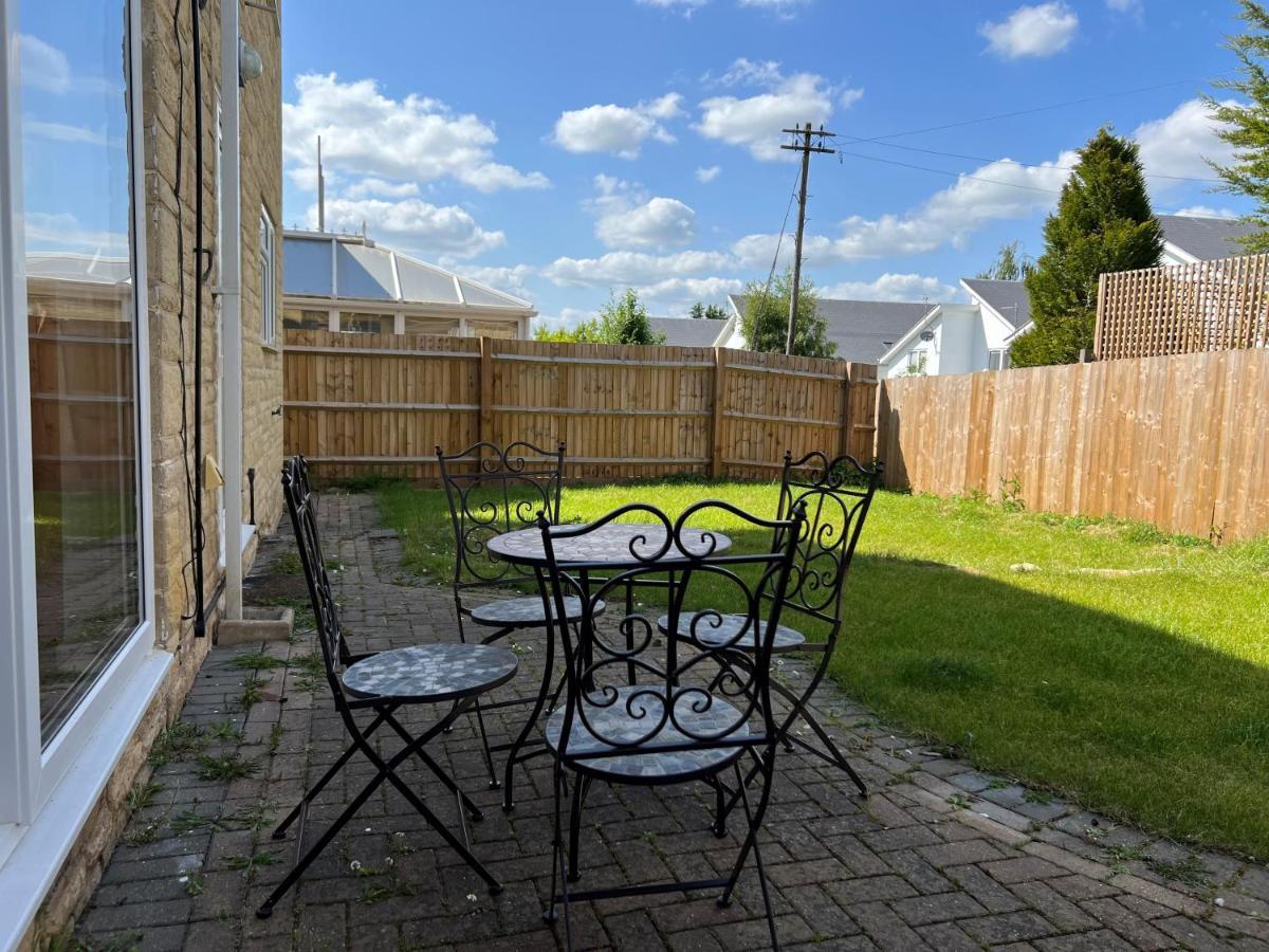Charming 4-bed House In Free Parking