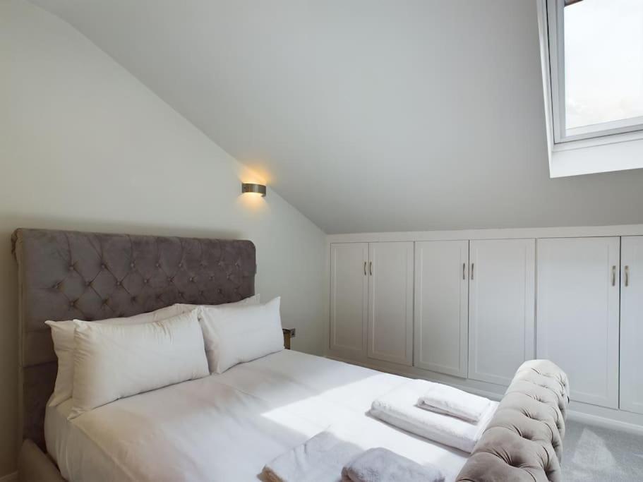 Holiday home The Hideout King Bed/w Tv Free Parking