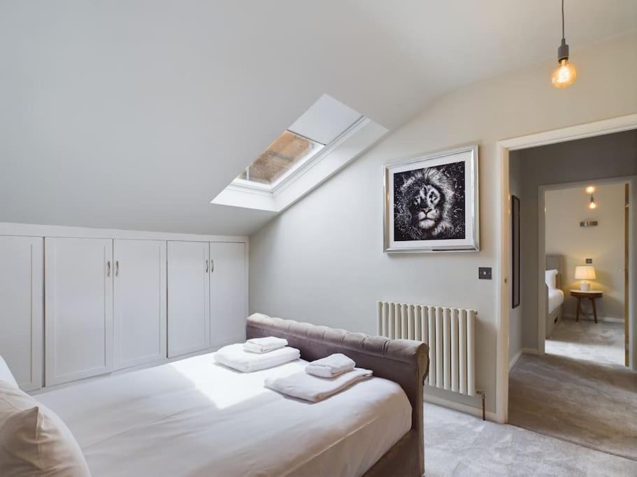 The Hideout King Bed/w Tv Free Parking Holiday home