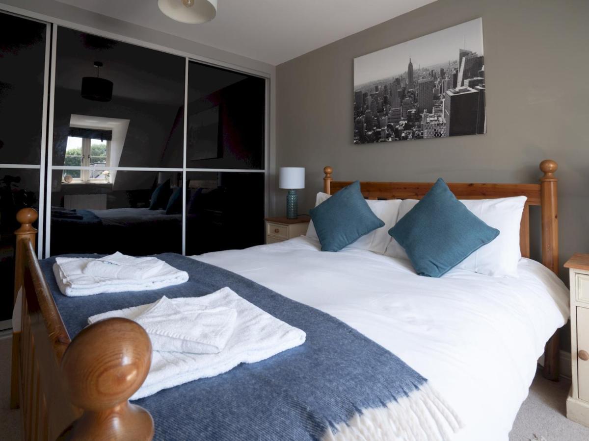 Pass The Keys Lovely 4 Bedroom Family With Garden Parking