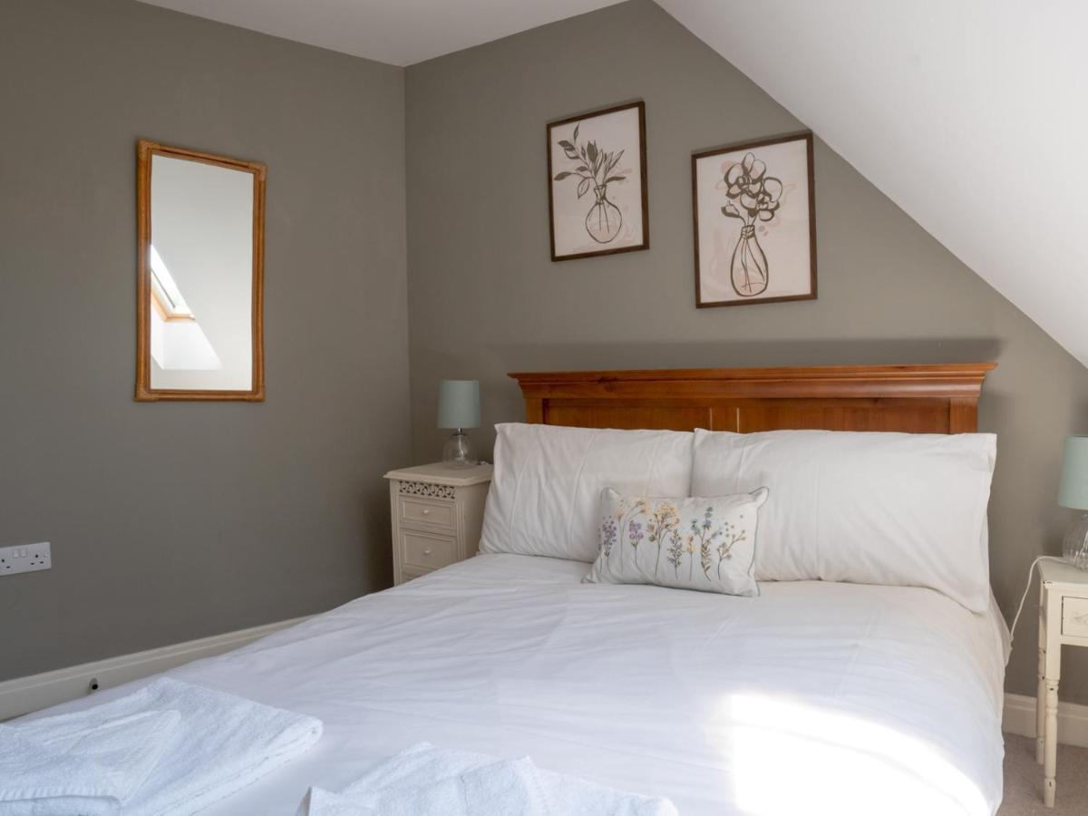 Pass The Keys Lovely 4 Bedroom Family With Garden Parking Cheltenham