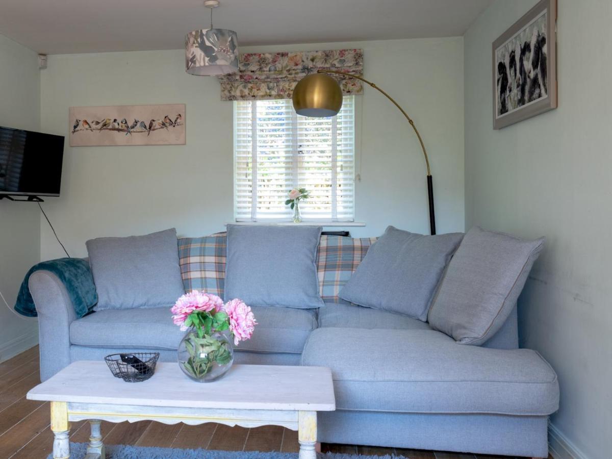 Pass The Keys Lovely 4 Bedroom Family With Garden Parking Holiday home Cheltenham