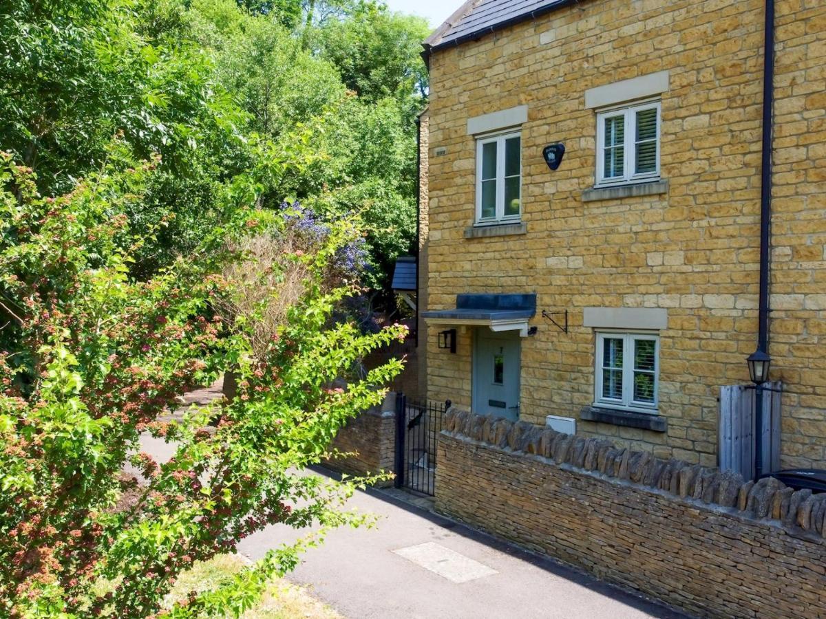 Holiday home Pass The Keys Lovely 4 Bedroom Family With Garden Parking *