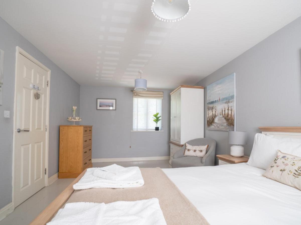 Pass The Keys Lovely 4 Bedroom Family With Garden Parking