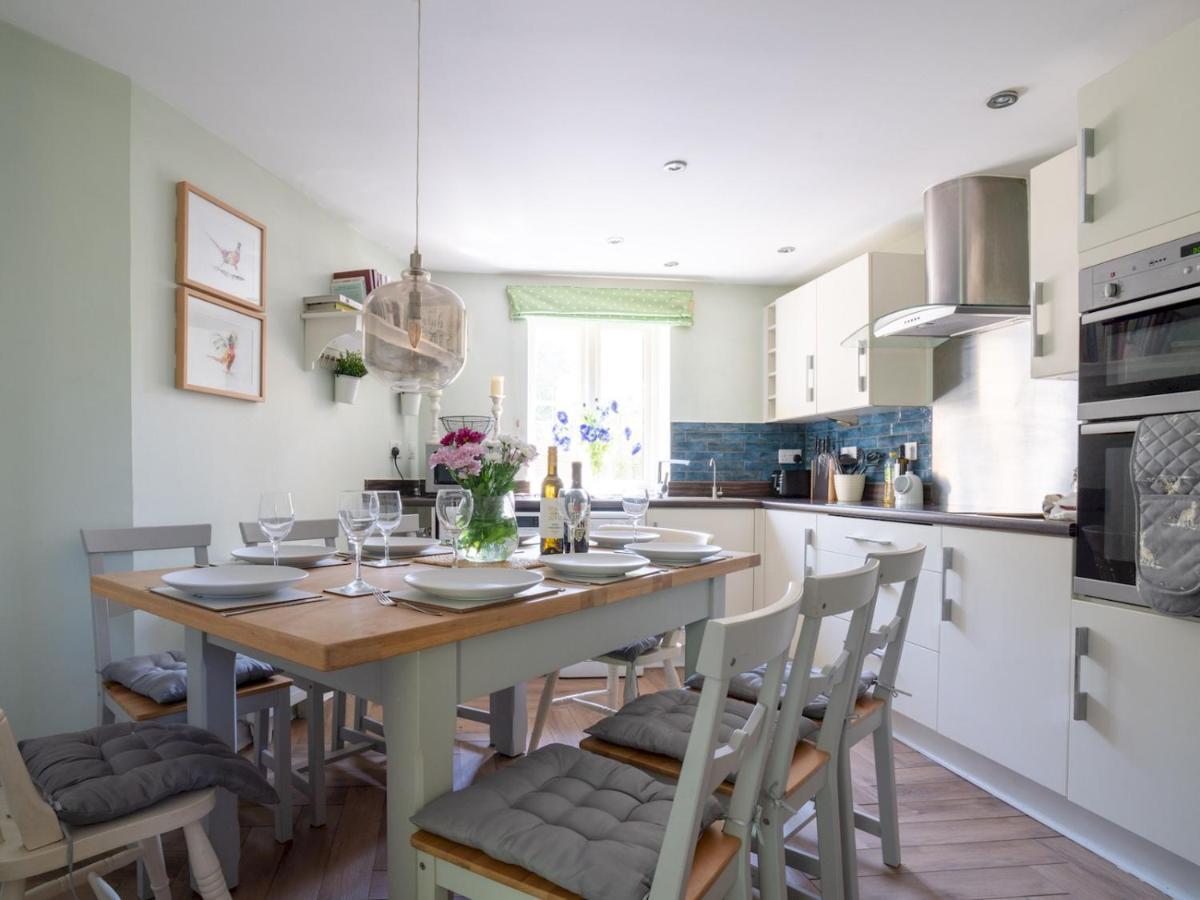 Pass The Keys Lovely 4 Bedroom Family With Garden Parking Cheltenham