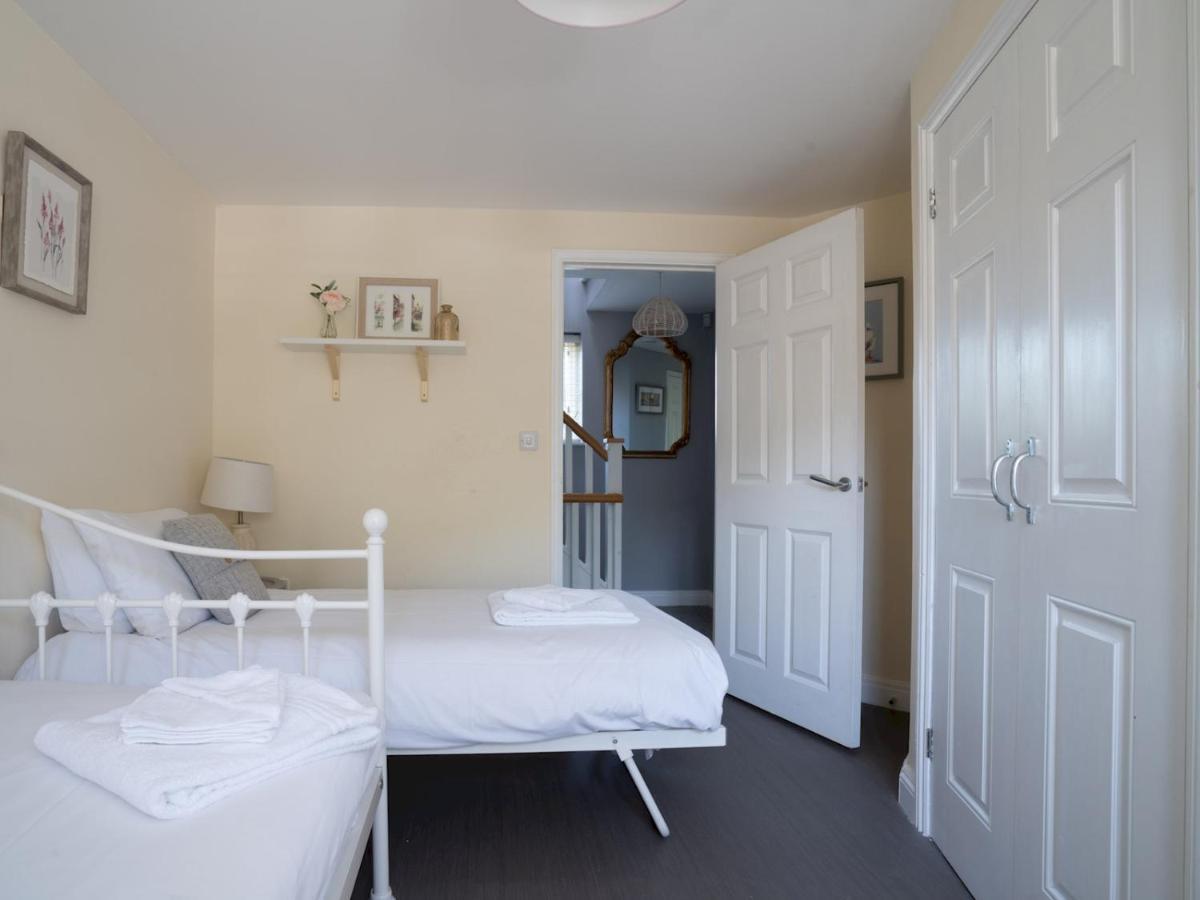 Pass The Keys Lovely 4 Bedroom Family With Garden Parking * Cheltenham