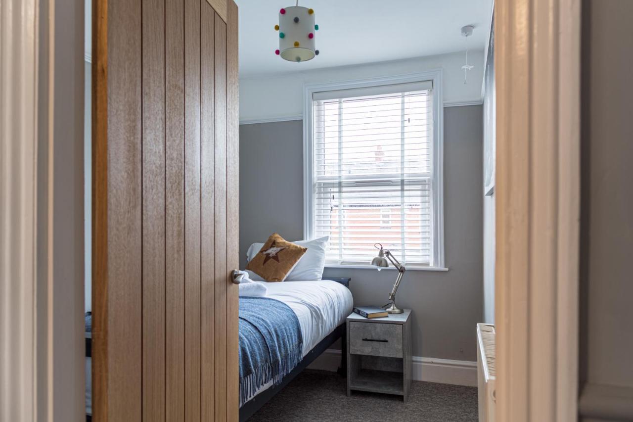 Apartment Comfortable 5-bedroom House In Cheltenham