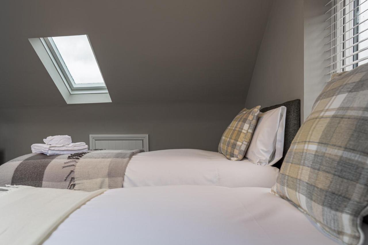 Comfortable 5-bedroom House In Apartment Cheltenham